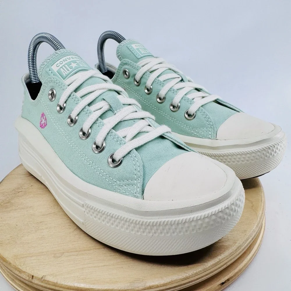 Converse Move Lift Platform Low Womens 7.5 embroidered Mint aloe Sneakers